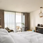 Carlton 4*
