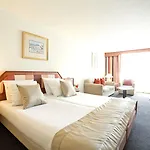 Carlton Hotel 4*