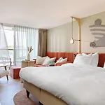 Carlton 4*
