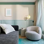 Carlton Hotel 4*