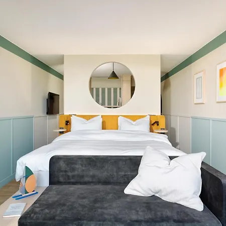 Carlton Hotel