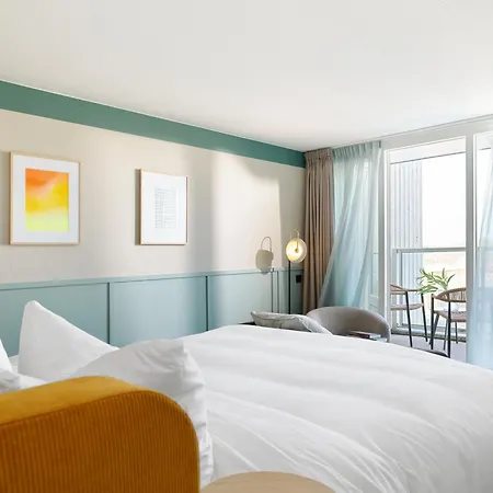 Carlton Hotel 4*