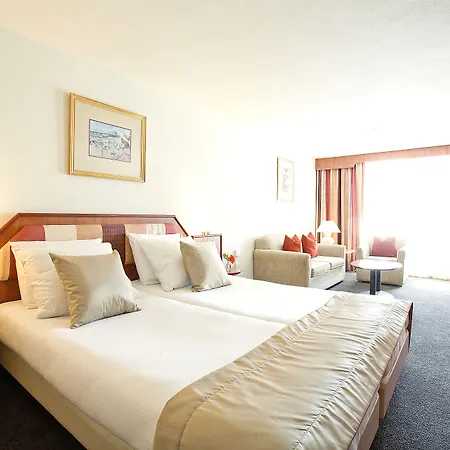 Carlton Hotel 4*