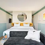 Carlton Hotel