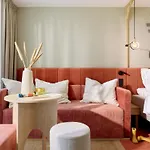 Carlton Hotel 4*